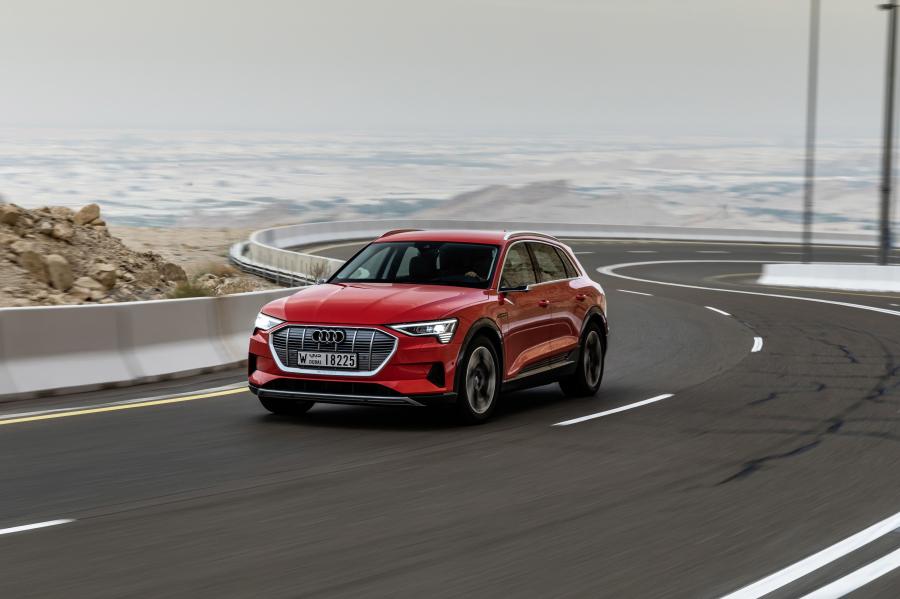  Audi e-tron 55 Quattro 2019 года  (WW) (фото 205 из 452)